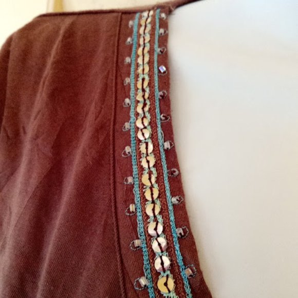 --- POINT ZERO Brown Beaded Tee Size Medium - Picture 2 of 2
